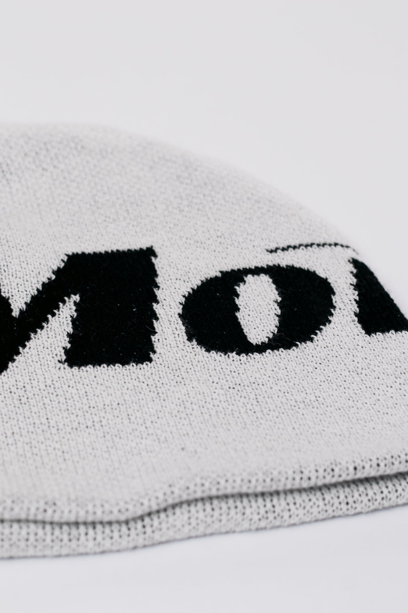 Beanie Mokap Gallery White