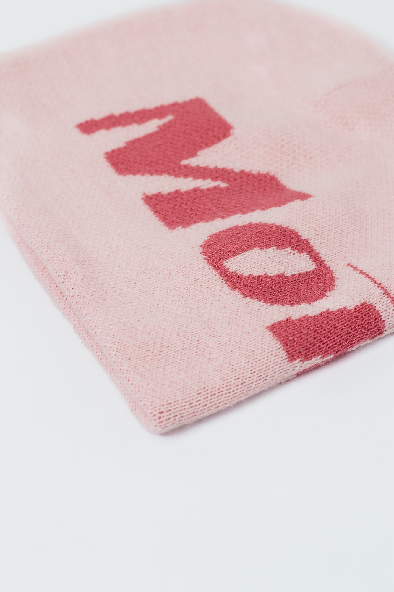 Beanie Mokap Gallery Pink