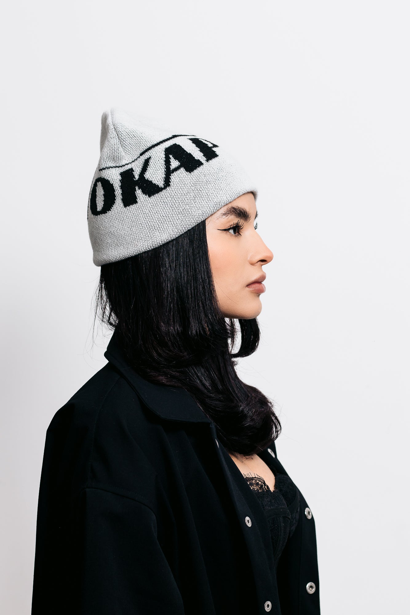 Beanie Mokap Gallery White