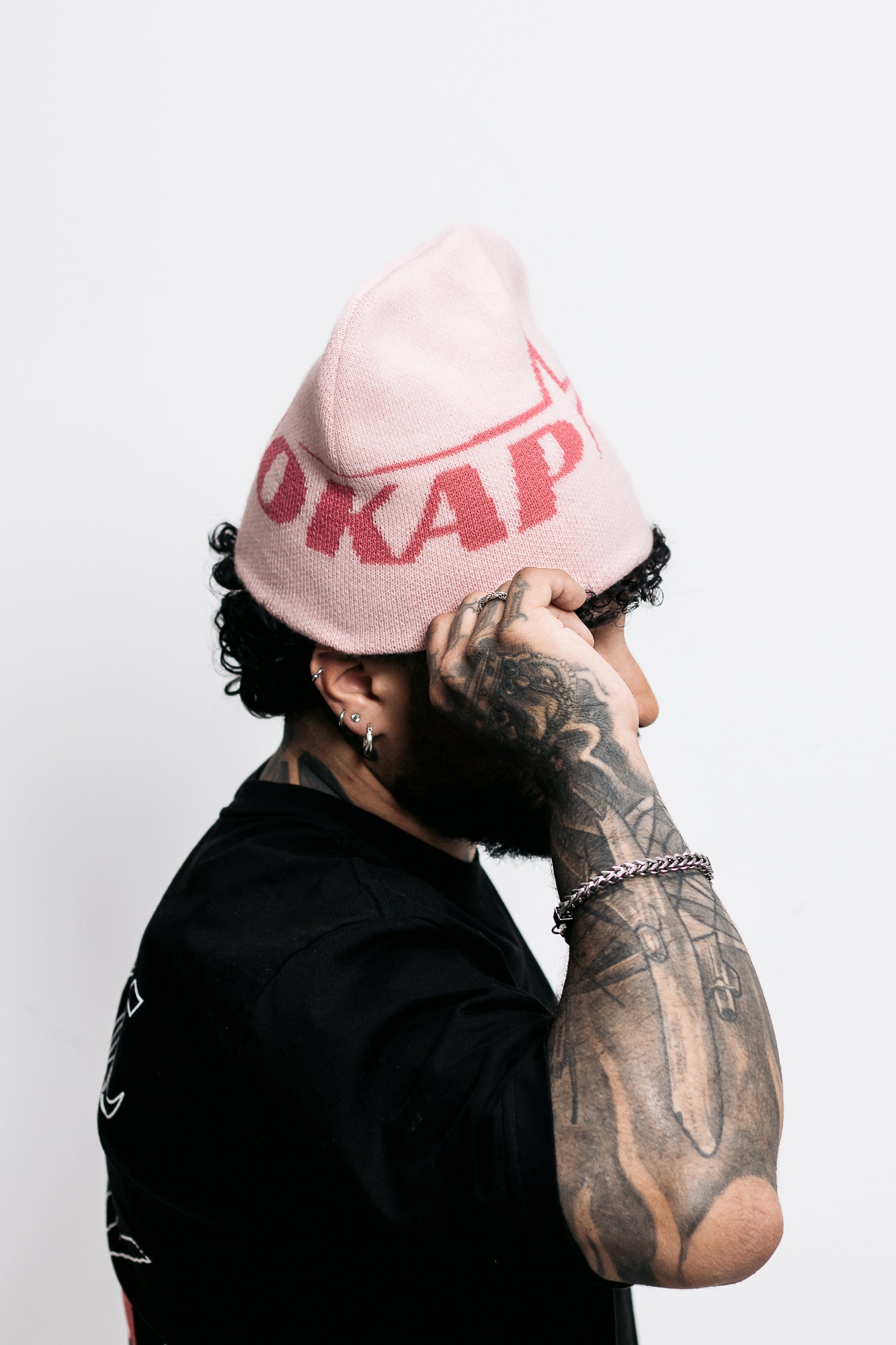 Beanie Mokap Gallery Pink